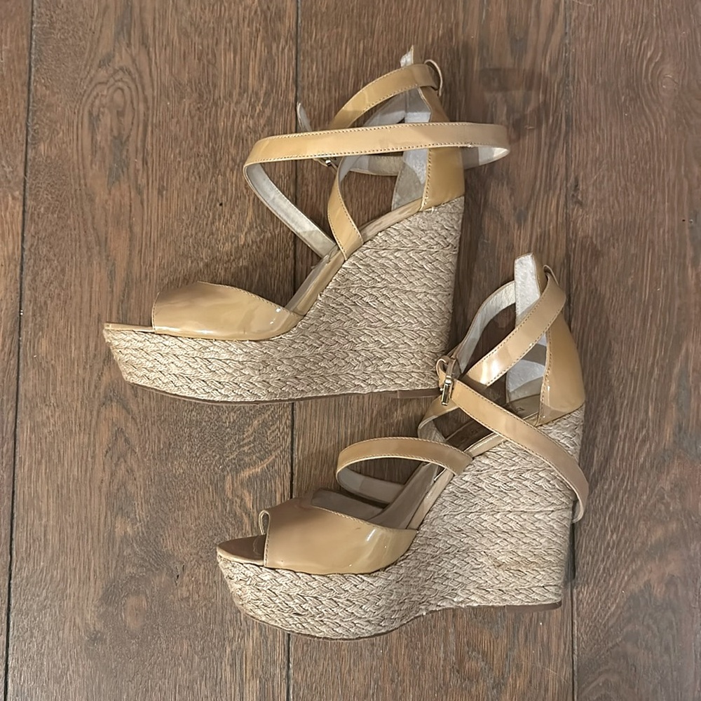 Chic Leather Wedge Sandals - Picture 5 of 7